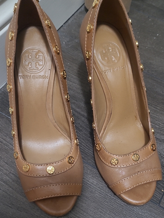 Tory Burch Shoes - Tory Burch Camel Tan Leather Peep-Toe Pumps with Gold Studs 6.5